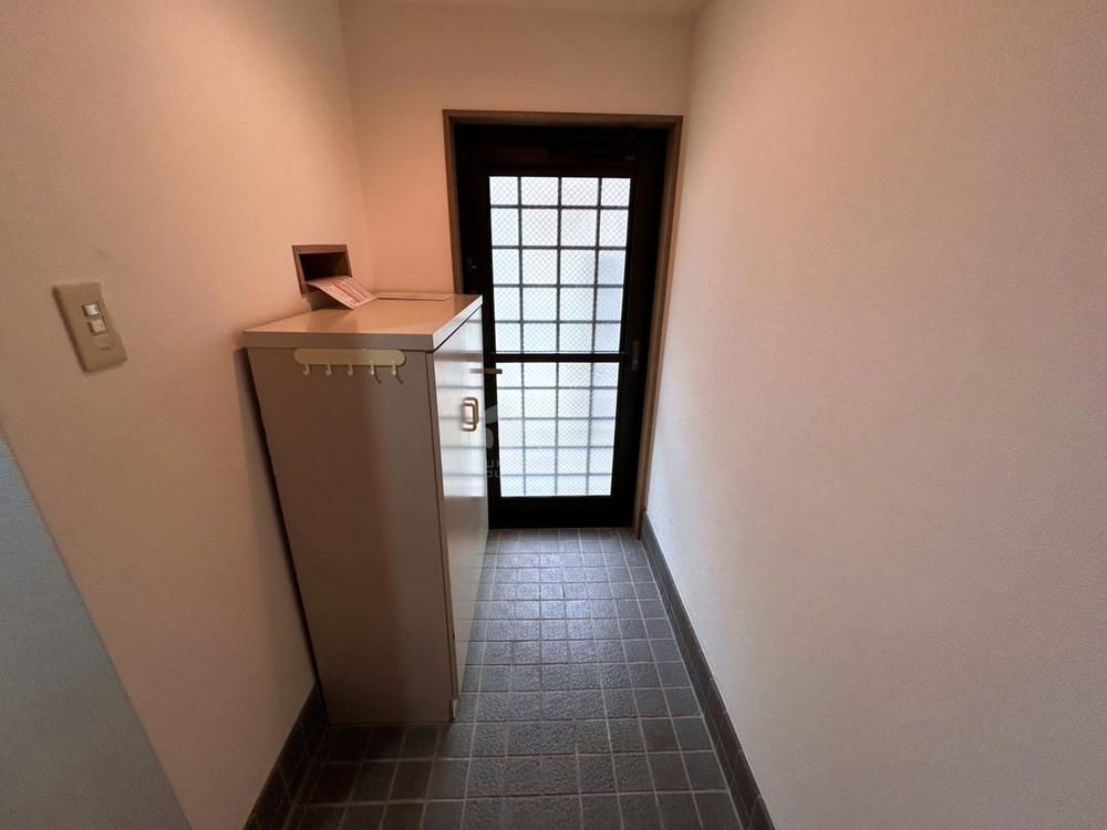 1DK Detached House in Akagishitamachi, Shinjuku, Tokyo - Thumbnail 2
