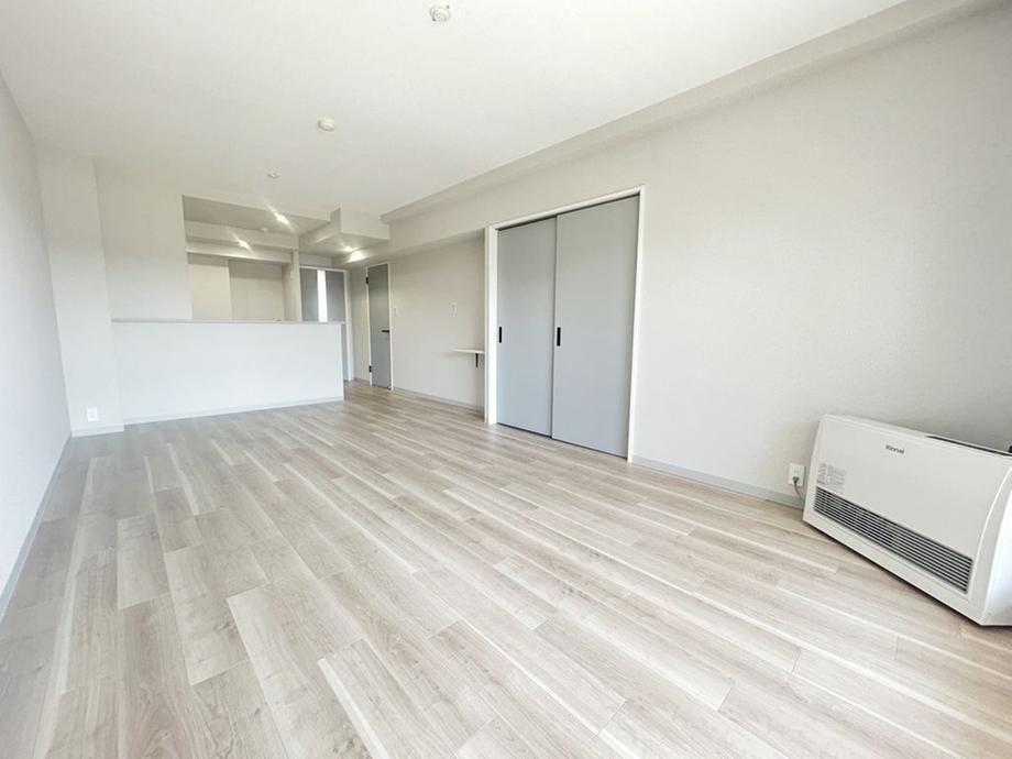 Renovated 3LDK Apartment in Sapporo Chuo Ward for Sale - Thumbnail 2