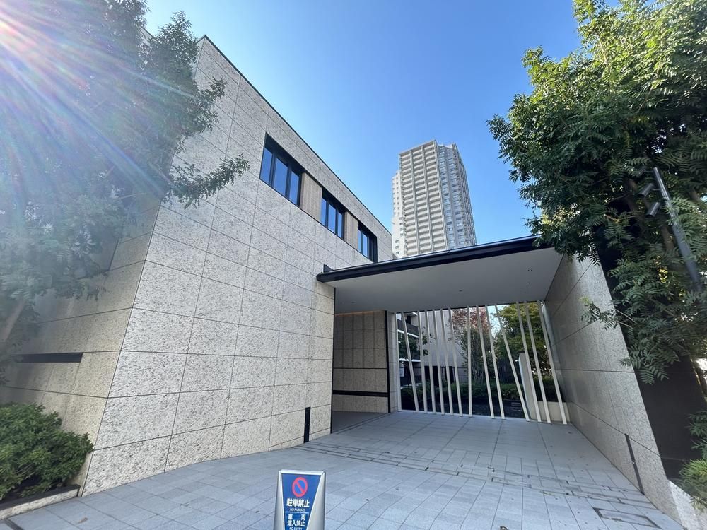 Luxury 3LDK Apartment in Daikanyama, Tokyo – 94.92 sqm - Thumbnail 3