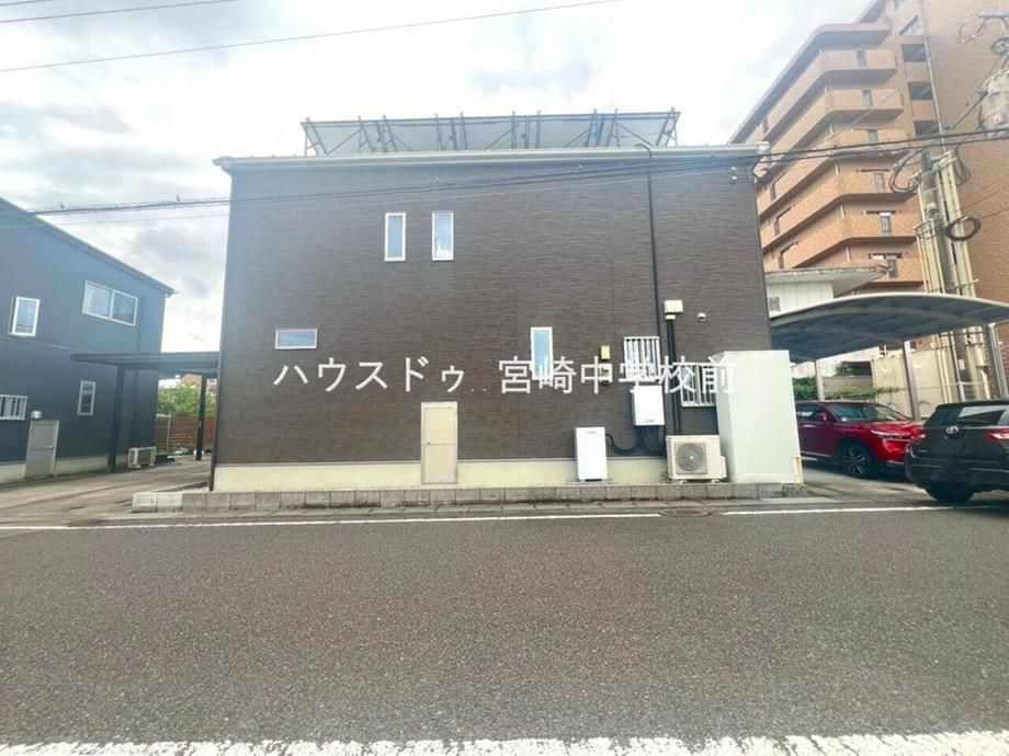 Modern 3LDK House with Solar Power Near Miyazaki Jingu Station - Thumbnail 2