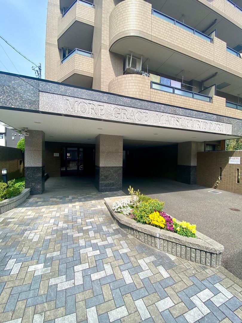 Top-Floor 3LDK Apartment in Ichinomiya, Aichi - Thumbnail 2