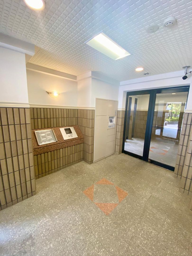Top-Floor 3LDK Apartment in Ichinomiya, Aichi - Thumbnail 4