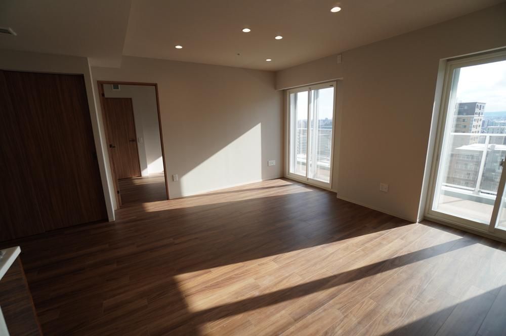 2LDK Apartment for Sale in Sapporo, Hokkaido - 70.79 sqm - Thumbnail 4
