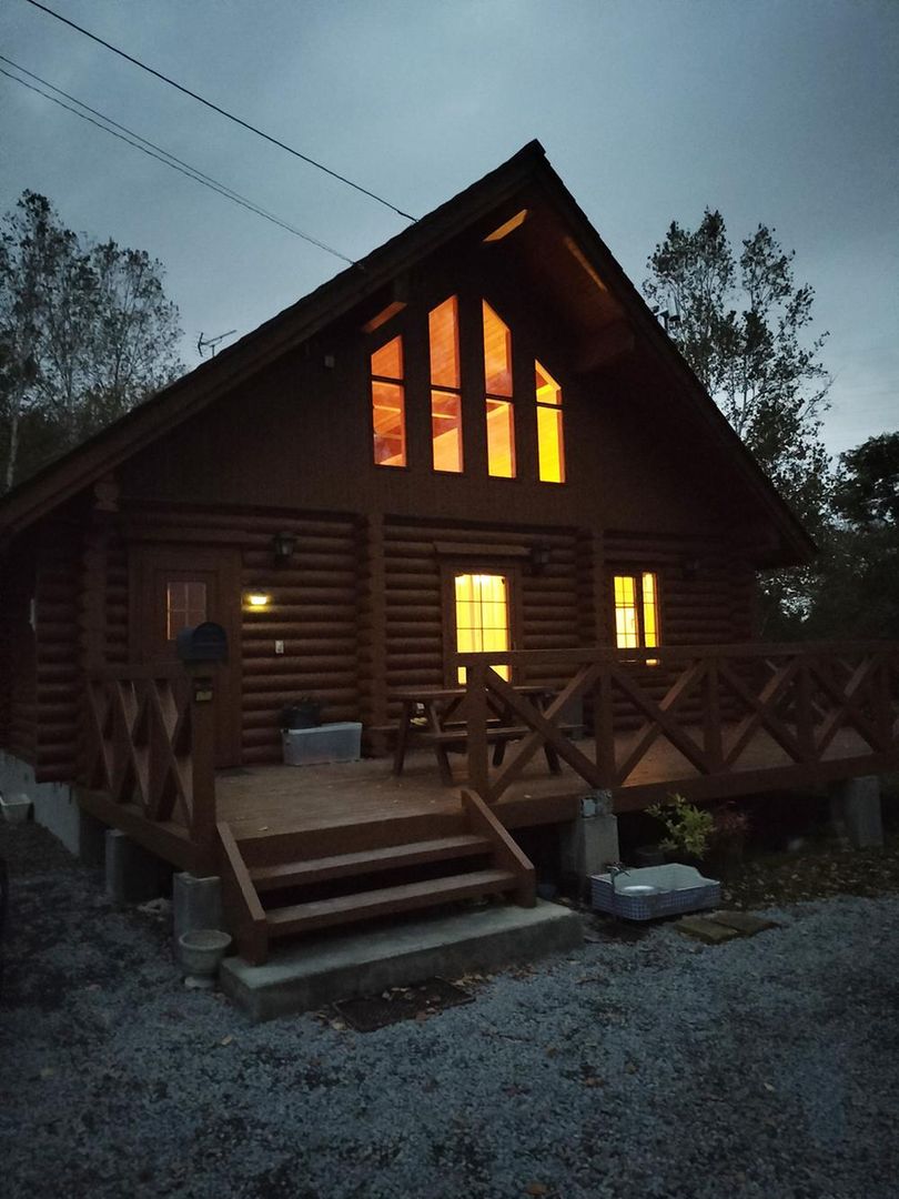 Log Home on 7,657 sqm Lot in Fukagawa, Hokkaido – 20 Million Yen - Thumbnail 3