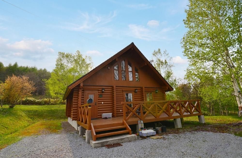 Log Home on 7,657 sqm Lot in Fukagawa, Hokkaido – 20 Million Yen - Thumbnail 2