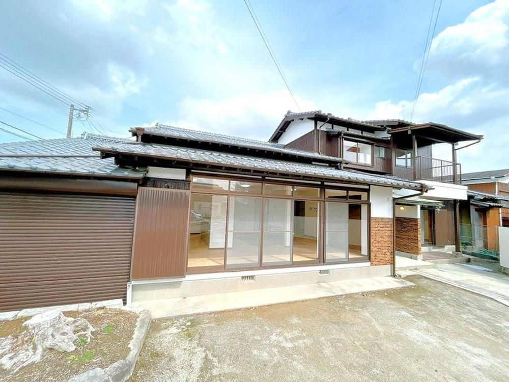 Renovated 5LDK House on 117 Tsubo Land in Chikugo City, Fukuoka - Thumbnail 2