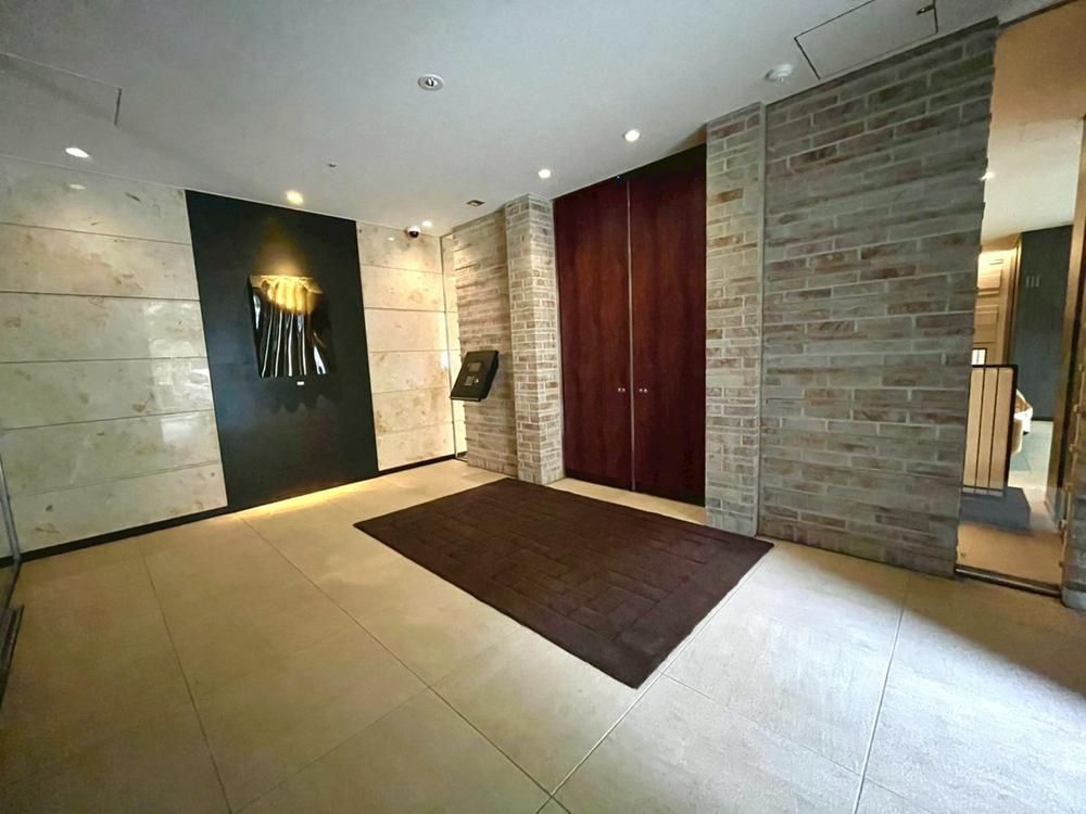 2LDK Apartment for Sale in Minato-ku, Tokyo - 105.46 sqm - Thumbnail 3