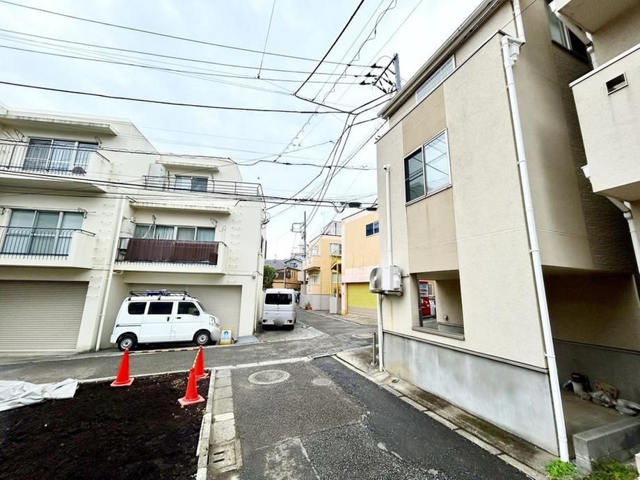 3LDK House for Sale in Shibuya, Tokyo - 65.81m2 - Thumbnail 3