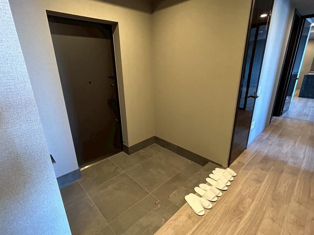 New 3LDK Apartment in Fukushima, Osaka - 115.75 sqm - Thumbnail 2