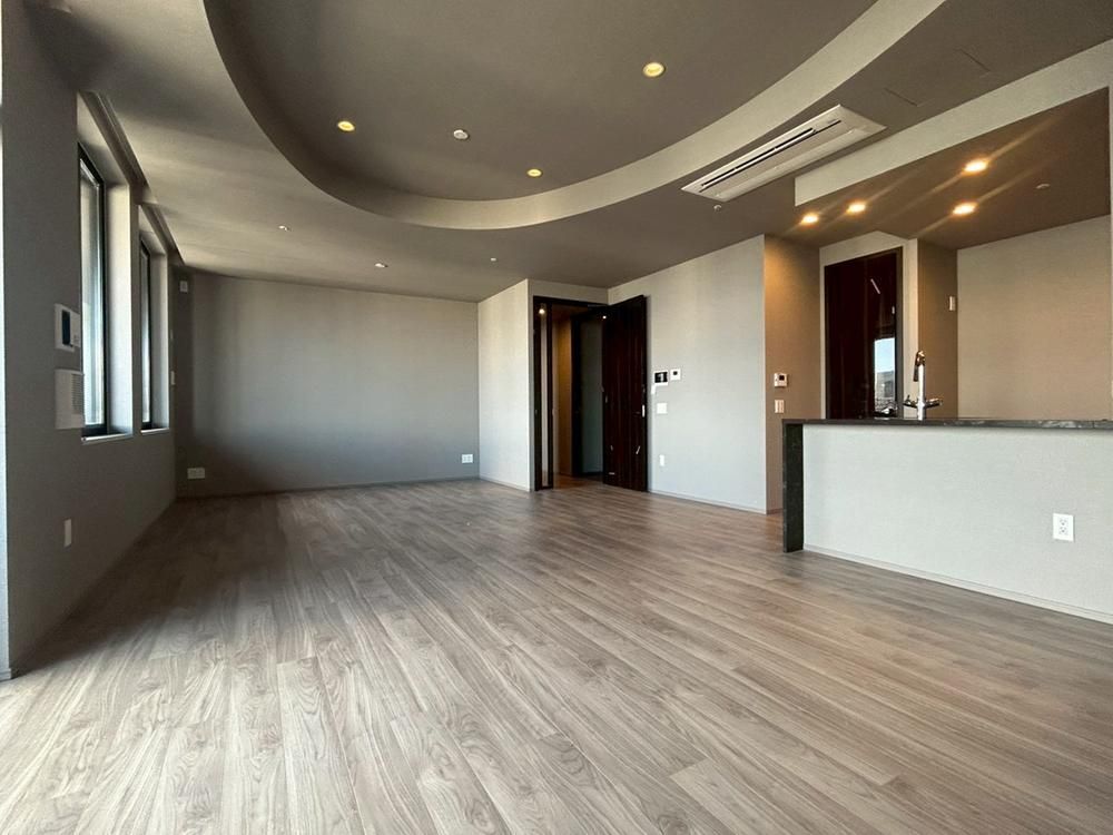 New 3LDK Apartment in Fukushima, Osaka - 115.75 sqm - Thumbnail 3