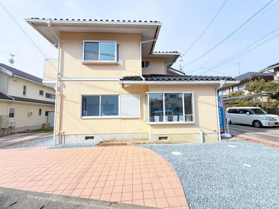 4LDK Renovated House for Sale in Hamamatsu, Shizuoka - Thumbnail 2