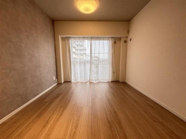 Renovated 2LDK Apartment for Sale in Ichikawa near Gyotoku Station - Thumbnail 4