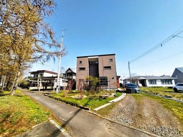 Spacious 3LDK+S House with Forest Views in Ebetsu, Hokkaido - Thumbnail 2