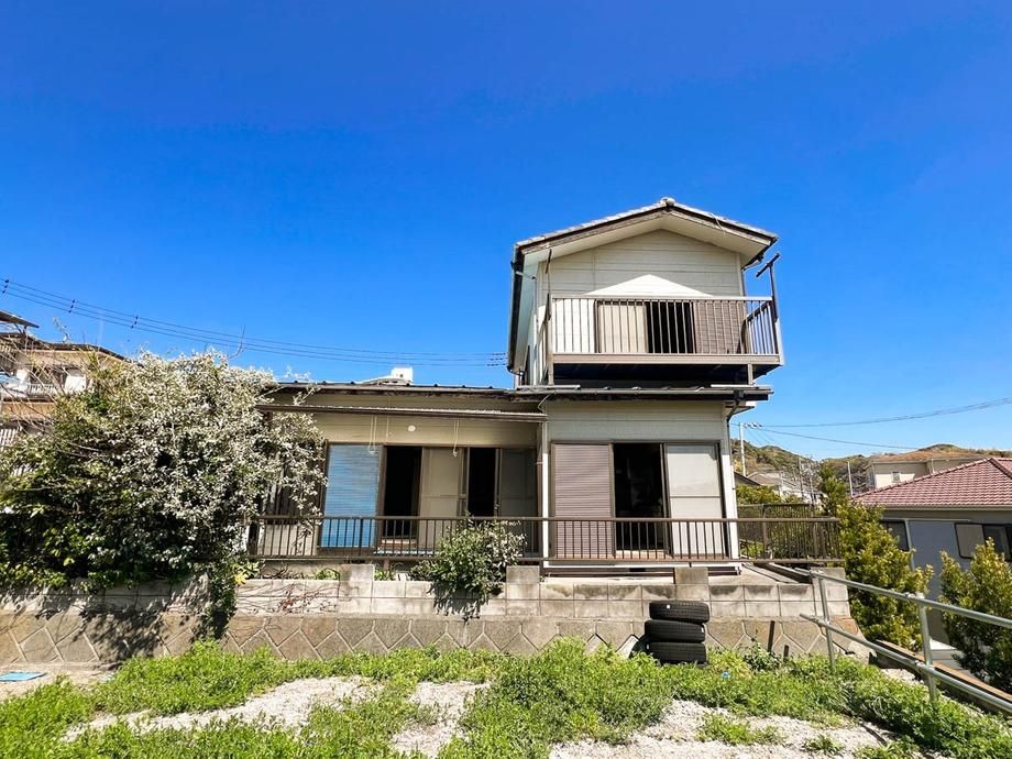 3DK House for Sale in Yokosuka with Garden and Sea Views - Thumbnail 3