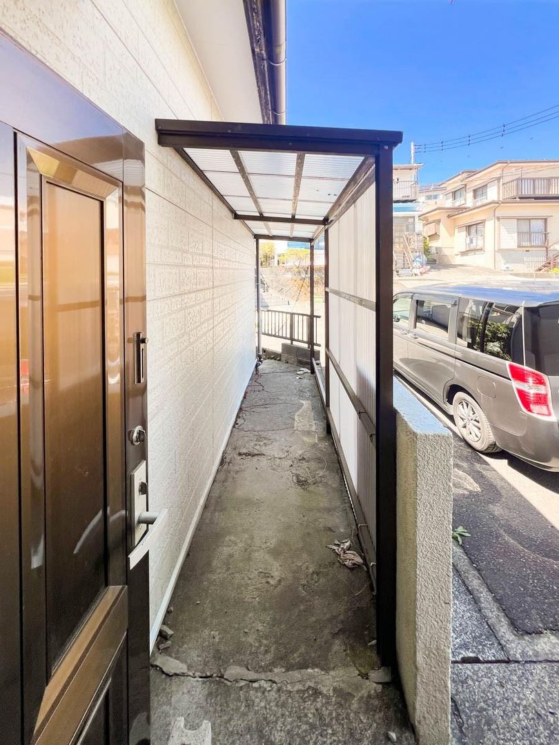 3DK House for Sale in Yokosuka with Garden and Sea Views - Thumbnail 4