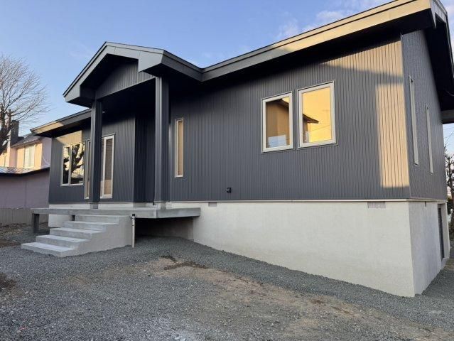 Renovated 2LDK House in Kushiro, Hokkaido - 117.43 sqm - Thumbnail 2