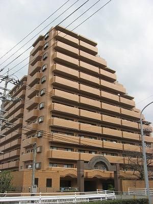 2LDK+S Apartment for Sale in Matsuyama, Ehime – 93m² with Views - Thumbnail 2