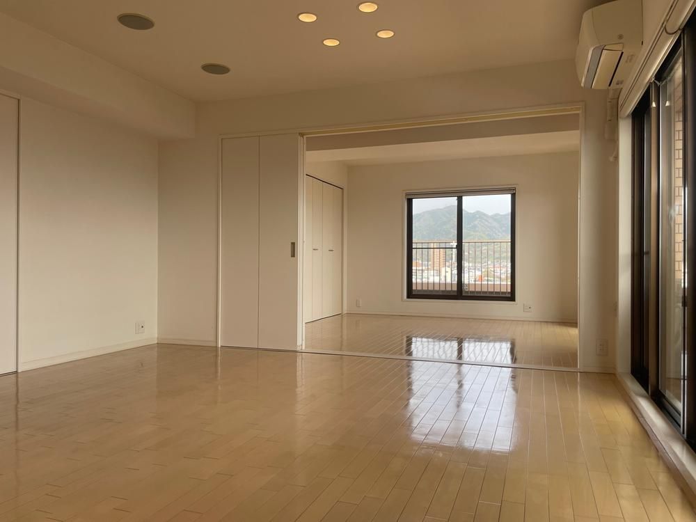 2LDK+S Apartment for Sale in Matsuyama, Ehime – 93m² with Views - Thumbnail 4
