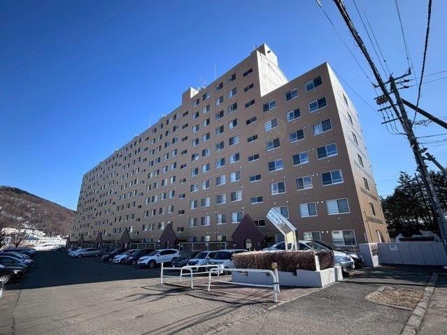 Hi-Maat Makomanai - 123-Unit Apartment Complex in Minami-ku, Sapporo - Thumbnail 3