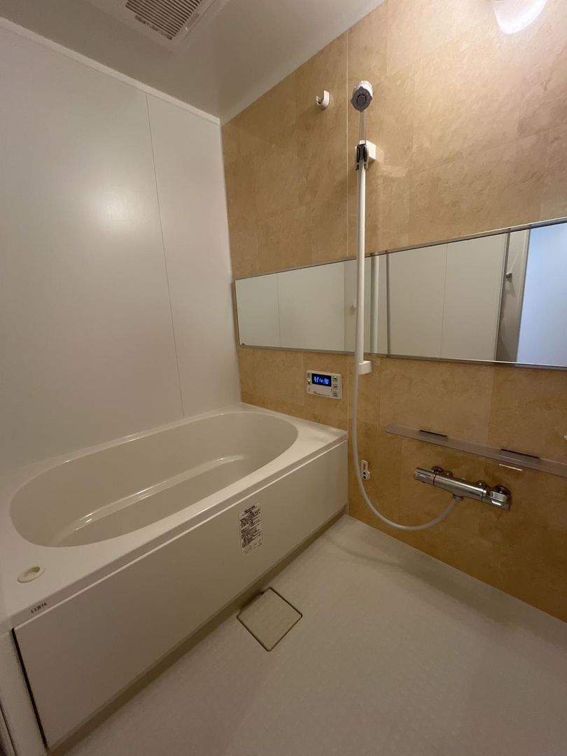 Renovated 3LDK Apartment in Suita, Osaka - 74.33m2 - Thumbnail 2