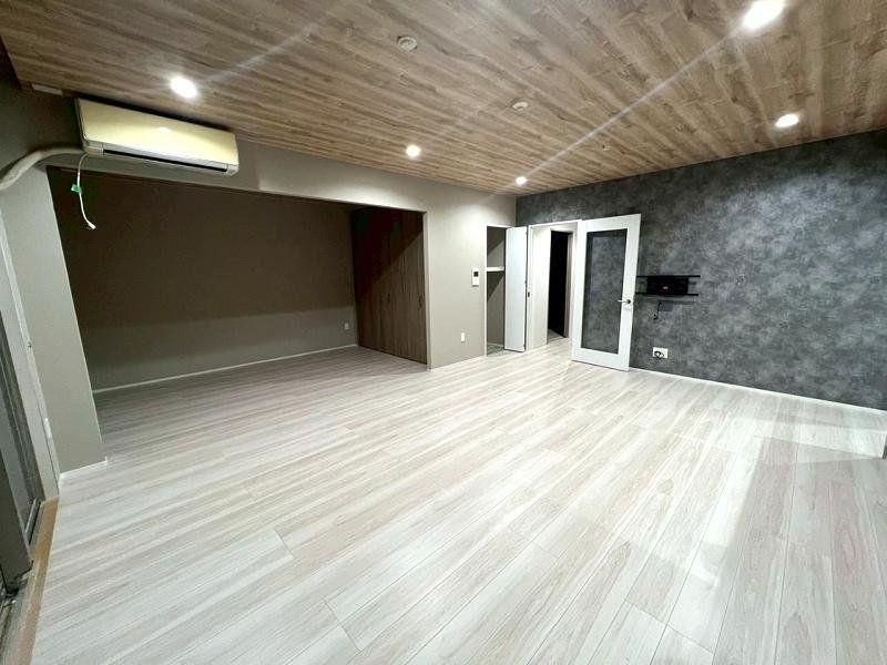 Top-Floor 2LDK Apartment for Sale in Kochi City, Kochi - Thumbnail 2