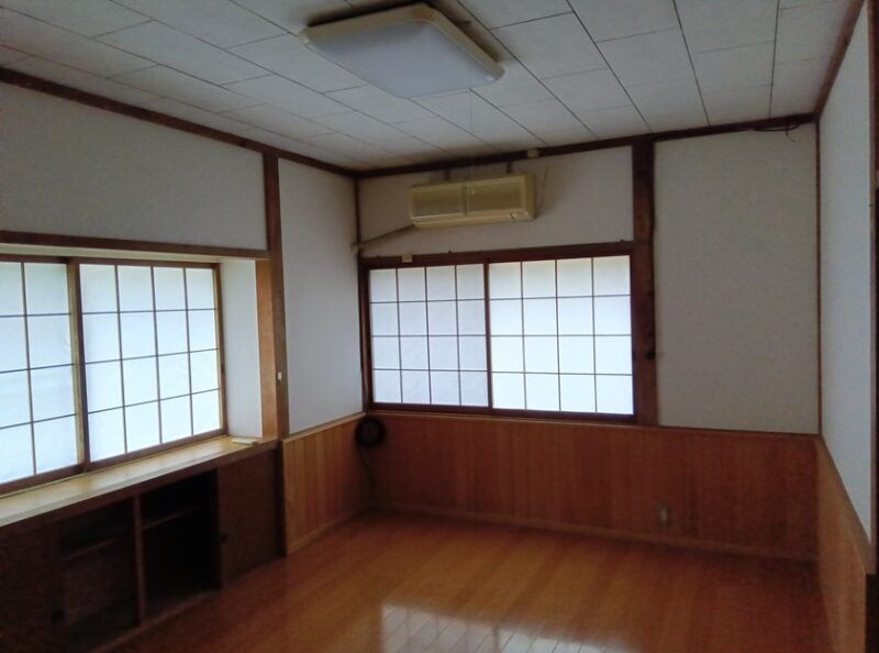 2-Story Farmhouse with Barn in Rural Abu Town, Yamaguchi - Thumbnail 3