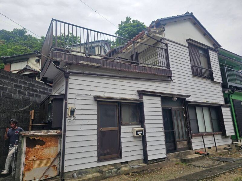 Two-Story House with Balcony in Nishiizu, Shizuoka - Thumbnail 2