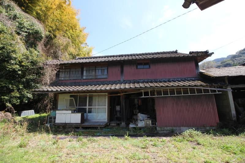 2-Story Kominka in Uto City, Kumamoto with Parking and Well - Image 1