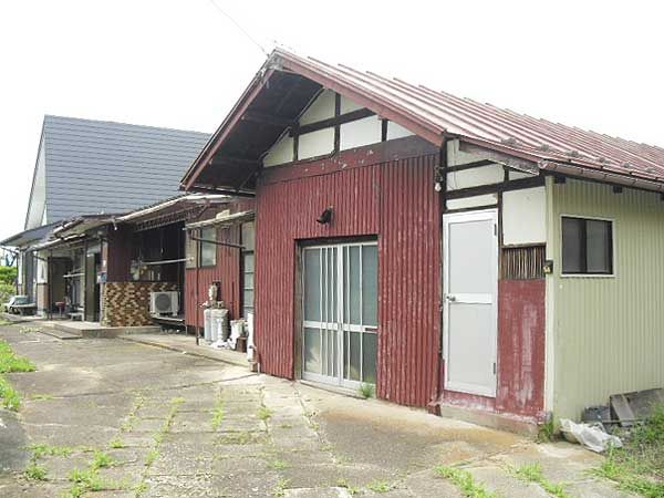 Akiya for Sale in Oshu, Iwate: 4LDK House with Farmland and Parking - Thumbnail 2