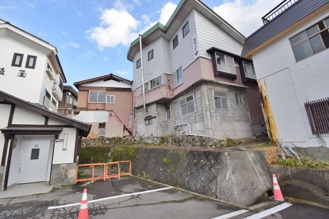 Rare Former Lodging for Sale in Nozawa Onsen Hot Spring Town - Thumbnail 2