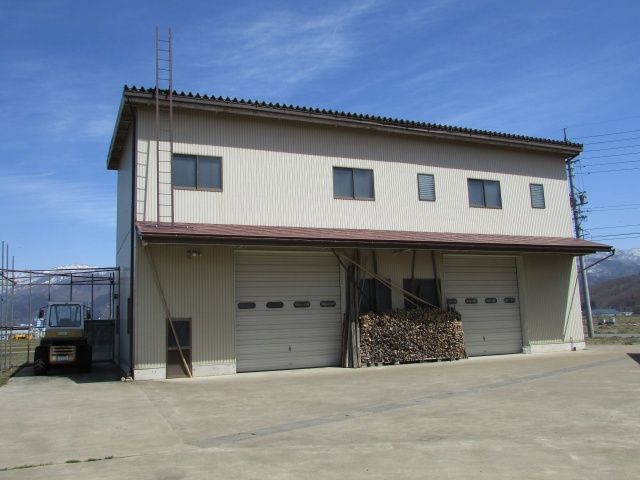 Used Home with Workshop on Large Land in Iiyama, Nagano - Thumbnail 2