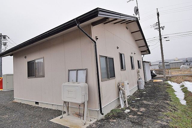 Detached House with EV Charging on 1088sqm Land in Nakano, Nagano - Thumbnail 3