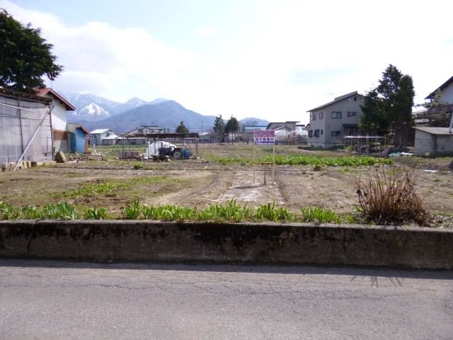 Land for Sale in Iiyama, Nagano - 1,671 sqm Plot with Rice Field - Thumbnail 2
