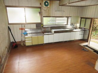 Traditional 8DK House with Extensive Land in Takahashi City - Thumbnail 4