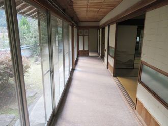 Traditional 8DK House with Extensive Land in Takahashi City - Thumbnail 2