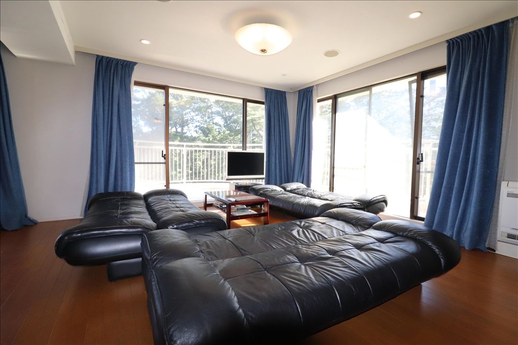 Kamogawa Grand Tower 1LDK Apartment for Sale in Chiba - Thumbnail 2