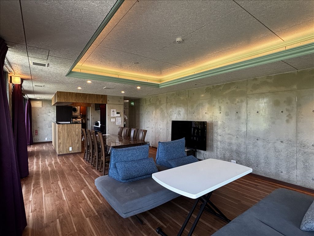 Modern 2LDK Villa with Rooftop Pool & Ocean Views in Motobu, Okinawa - Thumbnail 2