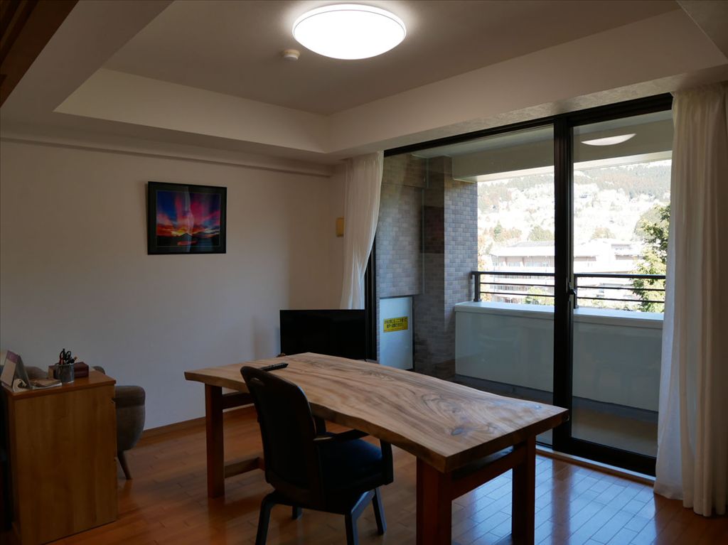 Refurbished 1LDK Apartment with Onsen in Hakone's Famille Villa - Thumbnail 3