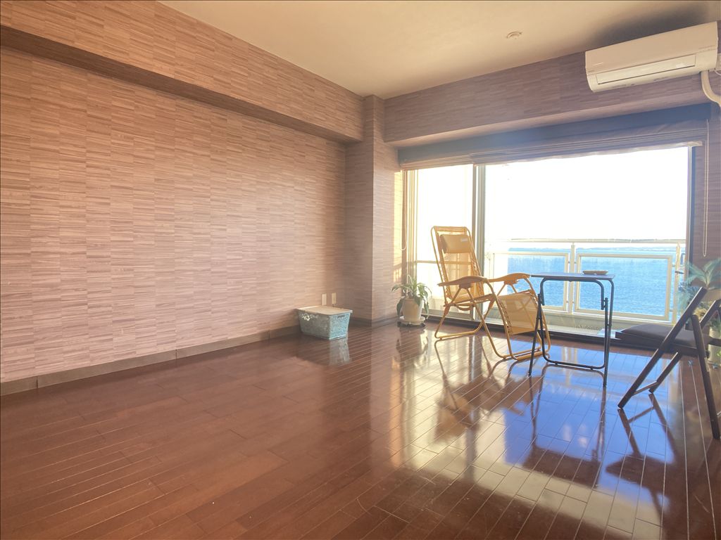 Priol Hamanako 1LDK Apartment with Lake Views for Sale - Thumbnail 3