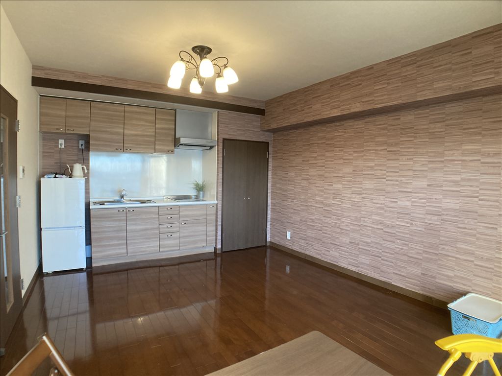 Priol Hamanako 1LDK Apartment with Lake Views for Sale - Thumbnail 4