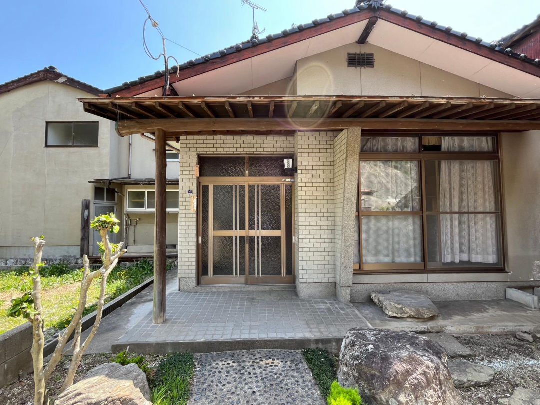 Traditional Japanese House in Kawara Town, Fukuoka - Thumbnail 4