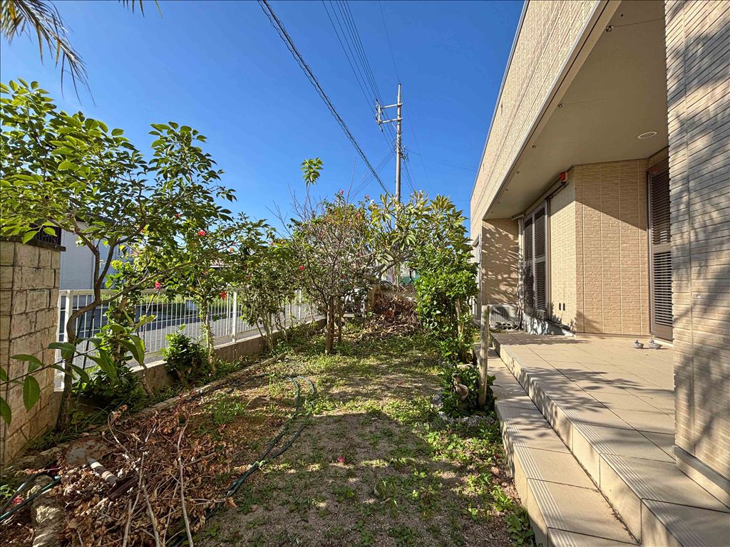 3LDK Detached Villa with Garage in Toyosaki Town, Okinawa - Thumbnail 3