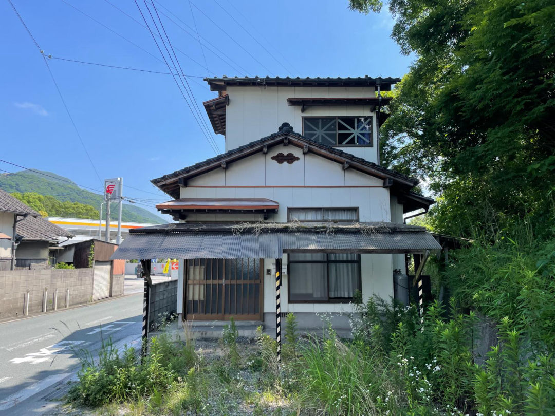 Traditional Wooden House for Rent in Kawara Town - Thumbnail 2