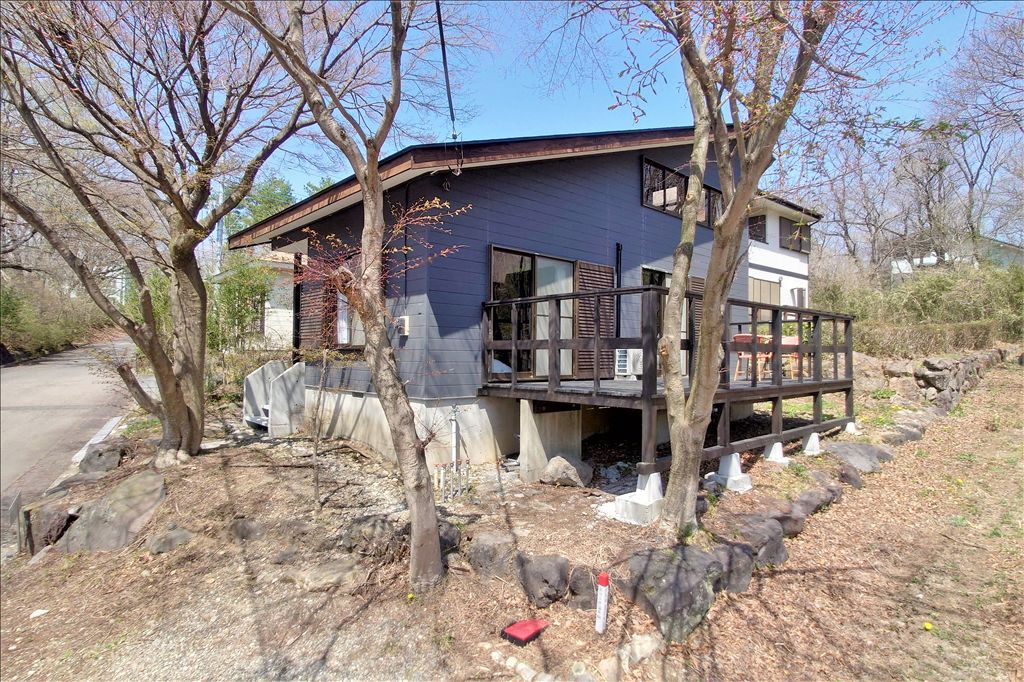 Detached Villa with Loft & Wood Deck in Nasu, Tochigi - Thumbnail 3