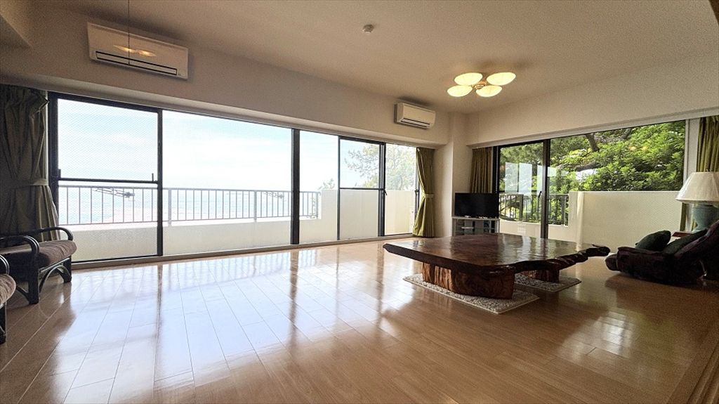 Oceanfront 2LDK Apartment for Sale in Atami, Shizuoka - Thumbnail 2