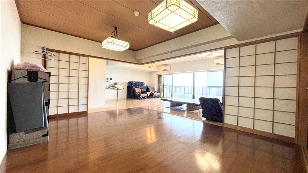 Oceanfront 2LDK Apartment for Sale in Atami, Shizuoka - Thumbnail 3