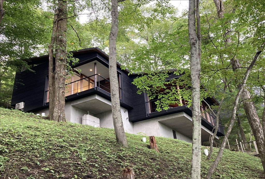 2LDK Villa in Old Karuizawa Club, Nagano | Scenic Mountain Retreat - Thumbnail 2