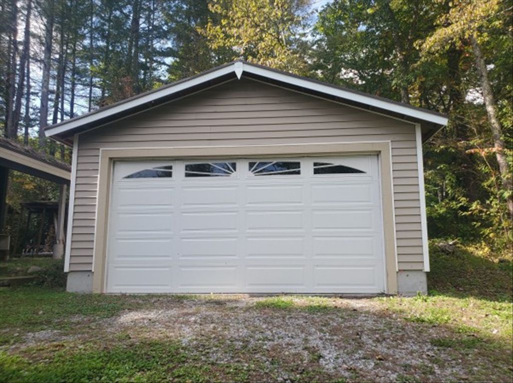 Log House for Sale in Karuizawa with Detached Garage - Thumbnail 2
