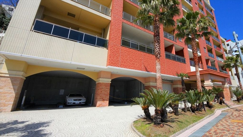 Zephyr Atami Beach Tower 2LDK Beachfront Condo for Sale - Thumbnail 2