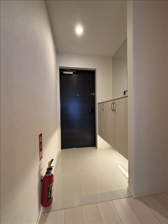 Wise Estem Court Chatan Ihei West 2LDK Apartment with Ocean View - Image 1